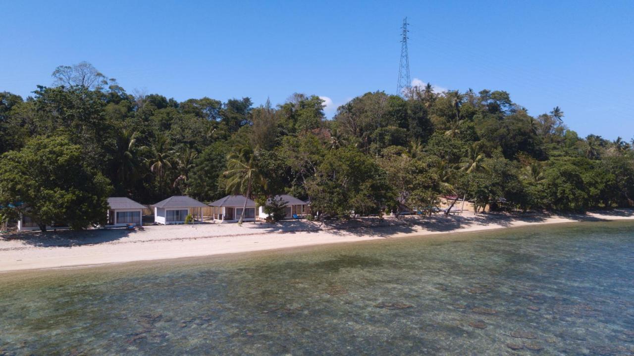 White Sands Beach Resort Lembeh Bitung Экстерьер фото