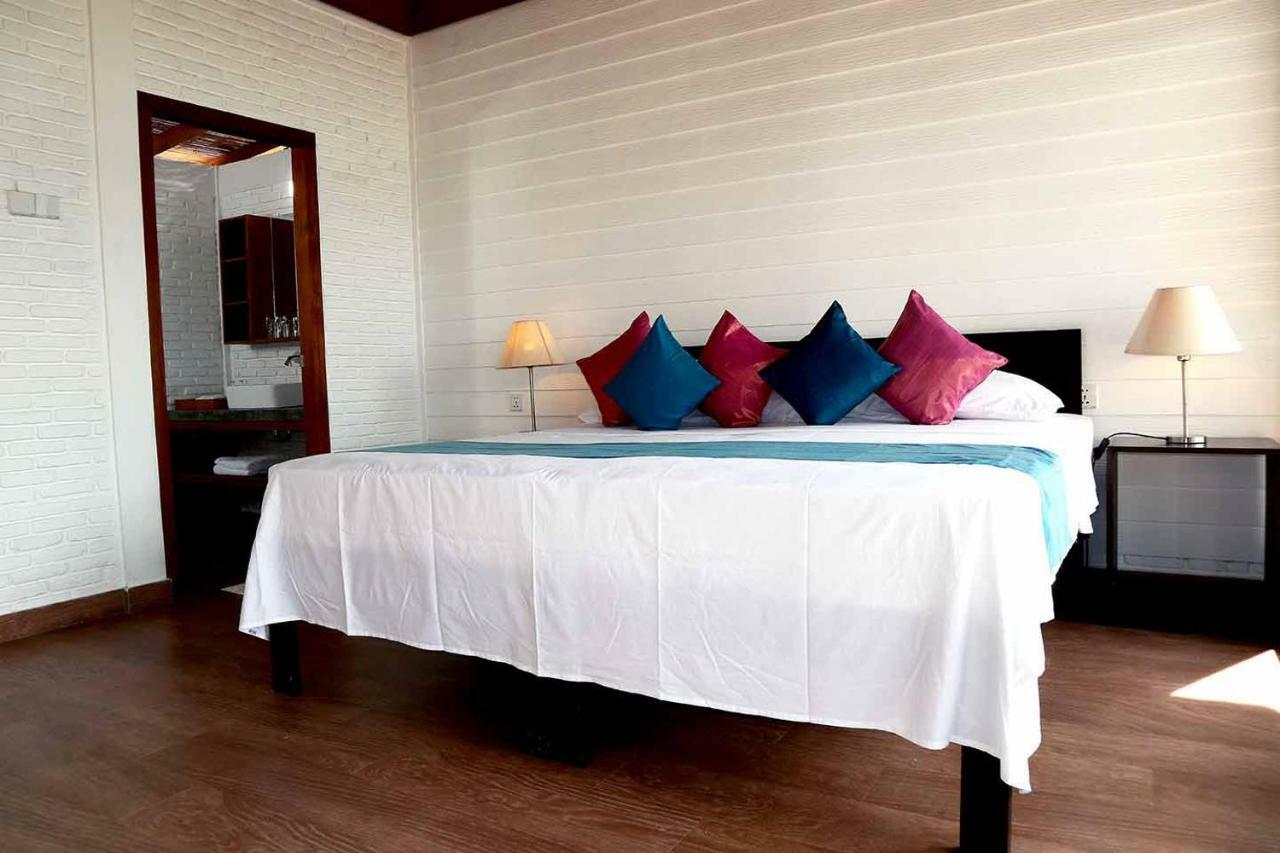 White Sands Beach Resort Lembeh Bitung Экстерьер фото