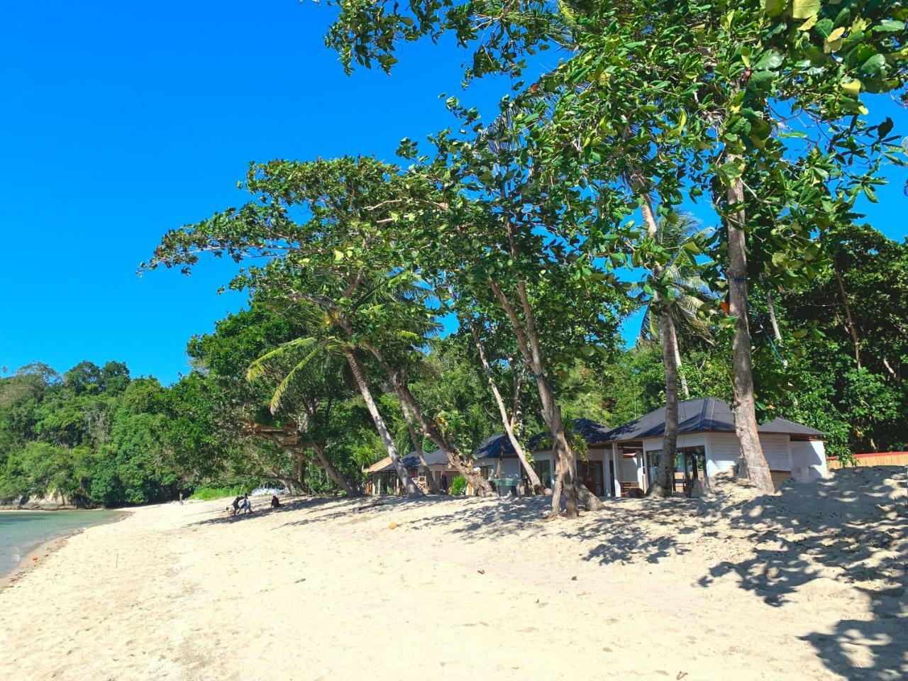 White Sands Beach Resort Lembeh Bitung Экстерьер фото