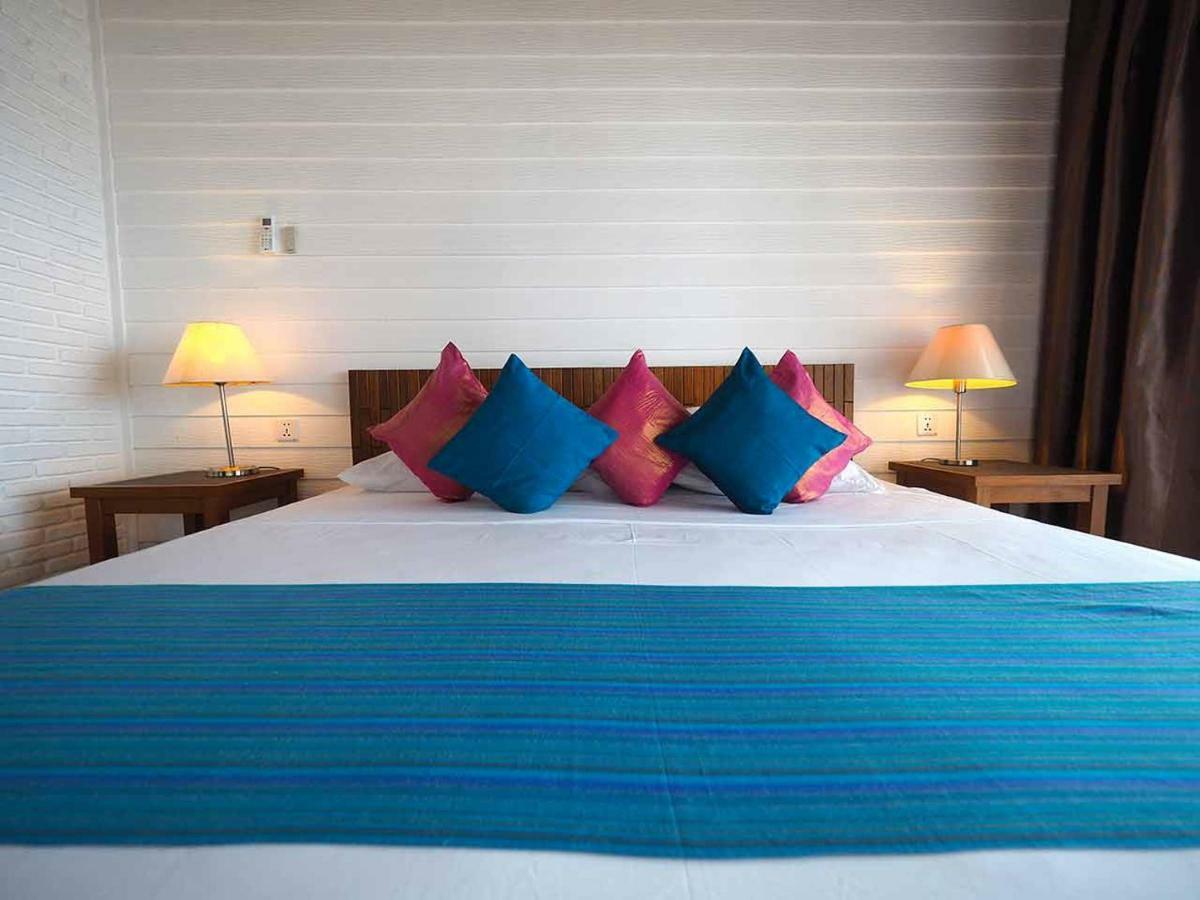 White Sands Beach Resort Lembeh Bitung Экстерьер фото