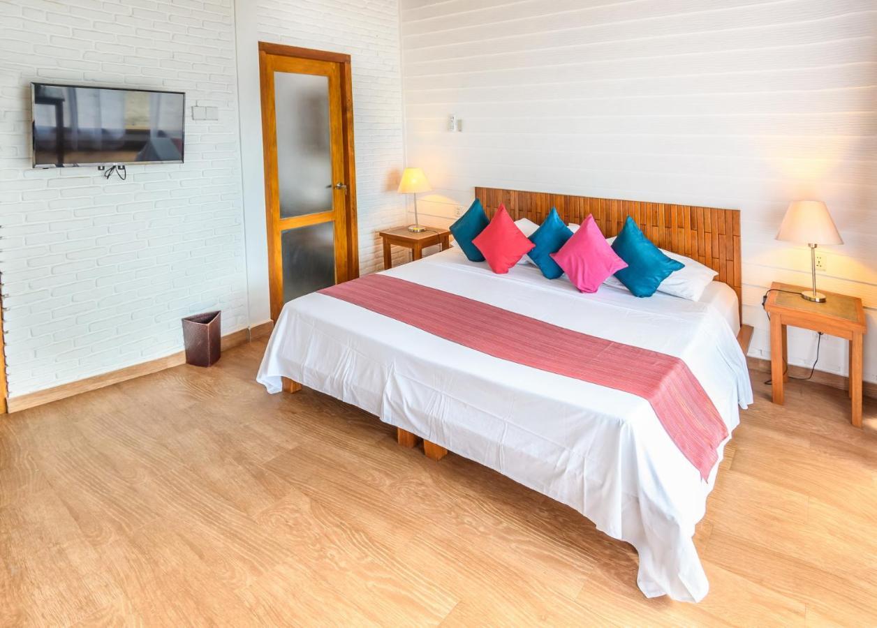 White Sands Beach Resort Lembeh Bitung Экстерьер фото